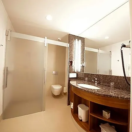 Hotel Business Ambio 4*
